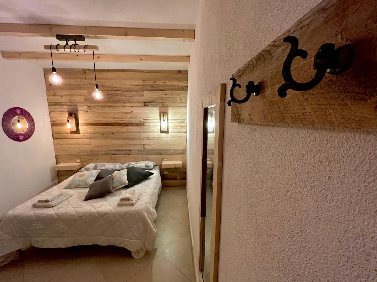 Iknos Guest House Olbia Exterior foto